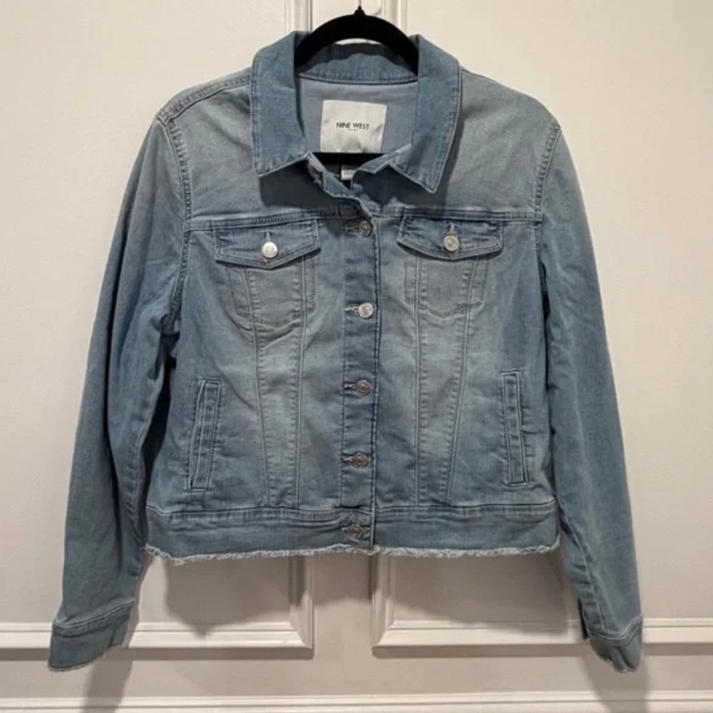 Nine West Jeans Denim Jacket Women's Large‎ Light Blue Frayed Hem Stretch
